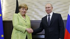 Ruský prezident Vladimir Putin a nmecká kancléka Angela Merkelová pi setkání...