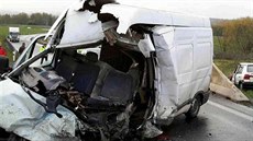 Nehodu tří aut na obchvatu Velké Hleďsebe nepřežil jeden z řidičů.