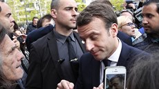 Francouzský prezidentský kandidát Emmanuel Macron se v poslední den kampan...