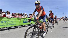 Italský cyklista Vincenzo Nibali pijídí na start jubilejního 100. roníku...