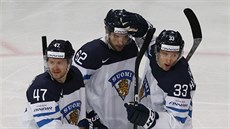 Finové oslavují druhý gól v brance Bloruska.