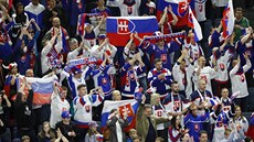Sloven�tí fanou�ci oslavují výhru svých favorit� nad Itálií.