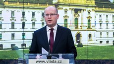 Premiér Bohuslav Sobotka na tiskové konferenci, na které oznámil, e pedá...