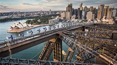 TAI-I NA MOST. Most v Sydney se stal spolen s Australskou akademií tai-i...
