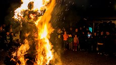 Svatojakubská noc v Borov nad Vltavou u eských Budjovic, kde krom pálení...