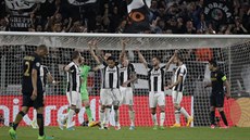 Fotbalisté Juventusu Turín se radují z postupu do finále Ligy mistr, Monako...