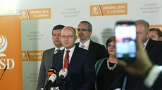Premiér Bohuslav Sobotka po noním zasedání grémia SSD.