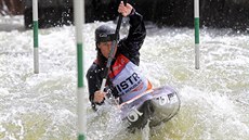 Kateina Kudjová bhem eského poháru vodních slalomá