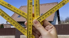 V r�zných p�edpisech se pou�ívají r�zné definice podlahové �i jiné plochy.