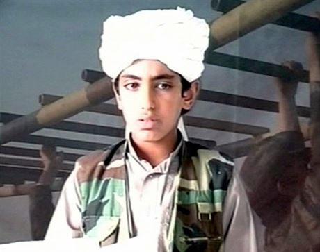 Mladý Hamza bin Ládin v jednom z propagandistických klip.