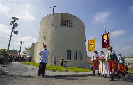 Kostel sv. Vclava, Sazovice. Vysvcen novho kostela svatho Vclava v...