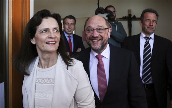 Odvoleno má i pedseda SPD Martin Schulz (14. kvtna 2017)