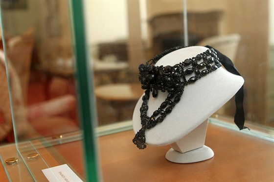 Když Marie Terezie ovdověla, nosila tento náhrdelník.