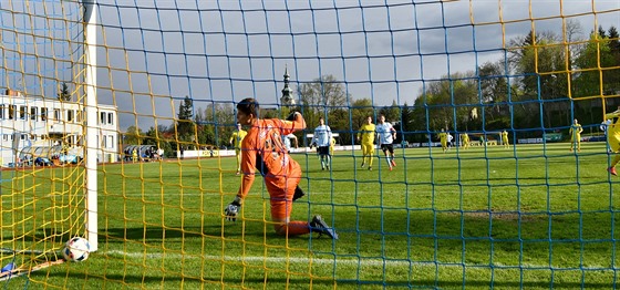 Nikolas Daníek dává gól z penalty, mí skonil tsn za árou a Varnsdorf...