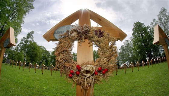 ternberk obnovil tém ti stovky devných kí, které na tamním hbitov...