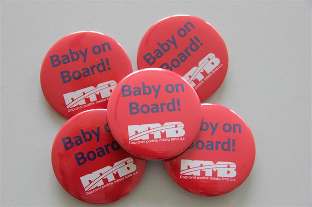 Díky odznakm s nápisem Baby on Board! mohou thotné eny v brnnských...