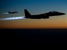 Americké letouny F-15E Strike Eagle nad Irákem  (23. záí 2014)