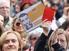 Také v Olomouci lidé protestují proti Andreji Babiovi a Miloi Zemanovi...
