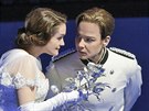 Erin Morley jako Sofie a Elina Garana jako Oktavián v inscenaci Straussova...