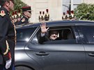 Bývalý francouzský prezident Francois Hollande opoutí Elysejský palác poté co...