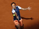 Rakouský tenista Dominic Thiem returnuje ve finálovém zápase Madrid Open proti...