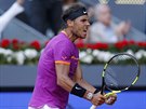 Rafael Nadal slaví bhem finálového zápasu Madrid Open.