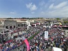 Pedara se chystá na start 5. etapy Gira d'Italia, na námstí skoro není k hnutí.