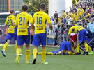 Fotbalisté Zlína slaví gól ve finále národního poháru proti Opav.