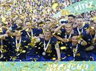 VÍTZOVÉ. Fotbalisté Zlína slaví triumf v domácím poháru.