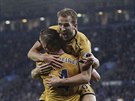 Harry Kane a Toby Alderweireld slaví gól Tottenhamu.
