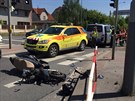 Nehoda motorkáe s náklaákem omezila dopravu v Hloubtín (11.5.2017)