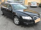 Exekutorsk� ��ad P�erov nab�z� v kv�tnov� ob�� dra�b� mimo jin� i Audi A6....