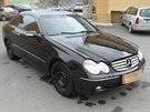 Exekutorsk� ��ad P�erov nab�z� v kv�tnov� ob�� dra�b� mimo jin� i Mecedes-Benz...