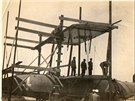 Demontá Curtissu NC-4 v ervnu 1919 v Plymouthu v Anglii, aby mohl být ...