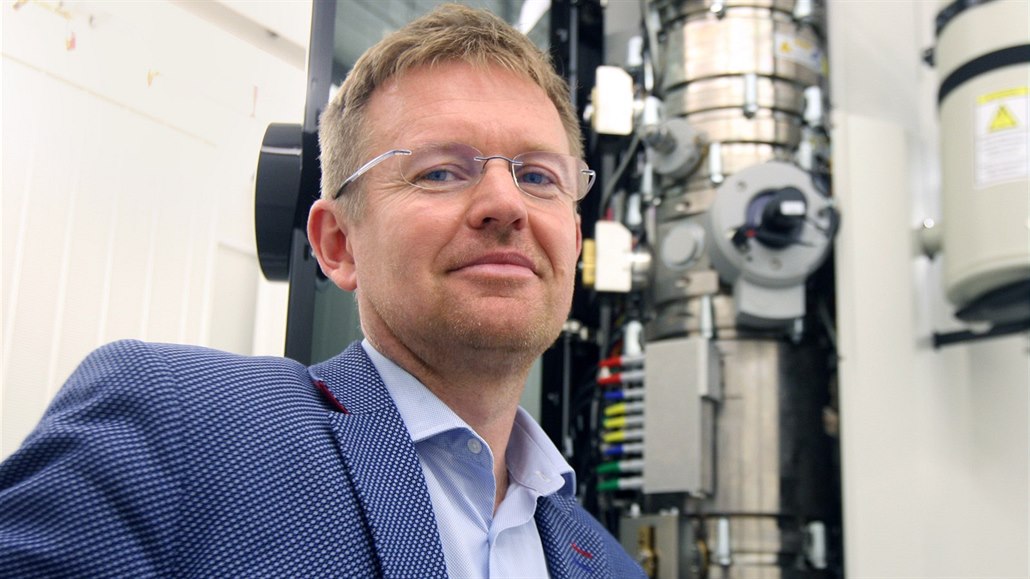 �editel Regionálního centra pokro�ilých technologií a materiál� Univerzity...