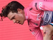 Lucembursk cyklista Bob Jungels v rovm dresu pro vedoucho mue Gira