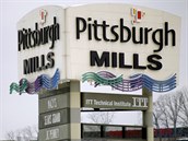 Zkrachovalé a zadlužené obchodní centrum Pittsburgh Mills v americkém městě...