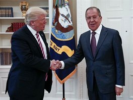 americk prezident Donald Trump pi schzce s ruskm ministrem zahrani...