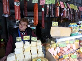 Obchod s potravinami na trhu v Doněcku (16. března 2017)
