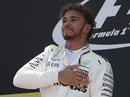 VTZ. Lewis Hamilton slav triumf ve Velk cen panlska formule 1 v...