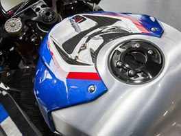 BMW HP4RACE pohání istokrevný závodní motor, podobný tm ve vytrvalostních...