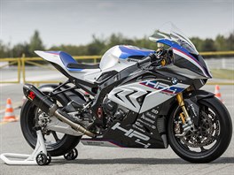 BMW HP4RACE je superlehký díky kombinaci titanu a hliníku, i na kolech.