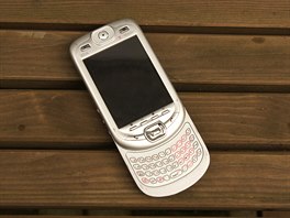 V roce 2008 u HTC dodávalo svým zákazníkm tetí generaci svých produkt MDA....