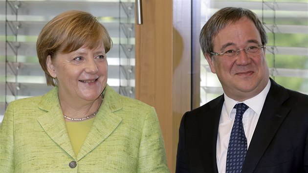Nmeck kanclka Angela Merkelov a ldr kandidtky CDU v Severnm Porn - Vestflsku Armin Laschet (8. kvtna 2017)