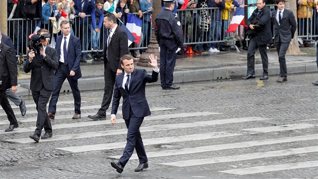 Emmanuel Macron pi ceremonilu u Vtznho oblouku (14. kvtna 2017)