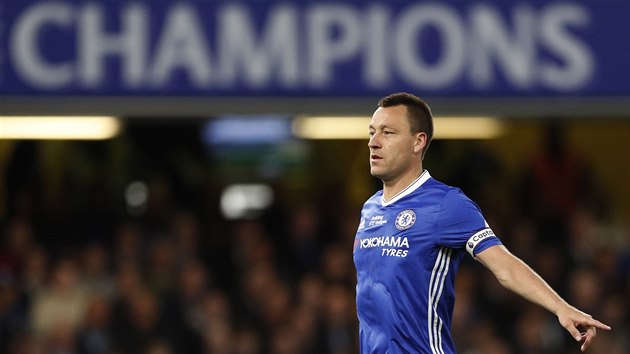 Kapitn Chelsea John Terry bhem utkn anglick ligy proti Watfordu.