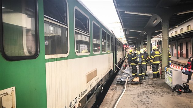 Na Masarykov ndra vypukl por ve vagnu na est kus koleji v pondl od 05:53 hodin.