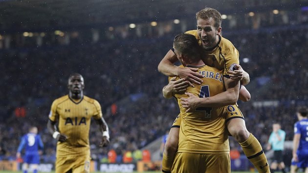 Harry Kane a Toby Alderweireld slav gl Tottenhamu.