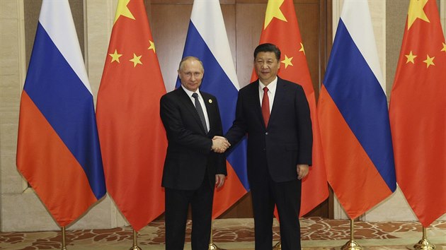 Setkn ruskho a nskho prezidenta na summitu v Pekingu. (14.5.2017)