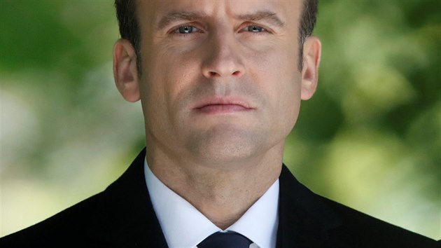 Nov zvolen francouzsk prezident Emmanuel Macron na oslavch vro zruen otroctv v Pai (10. kvtna 2017).